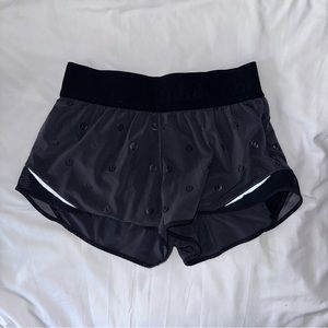 RARE lululemon logo print high rise hotty hots